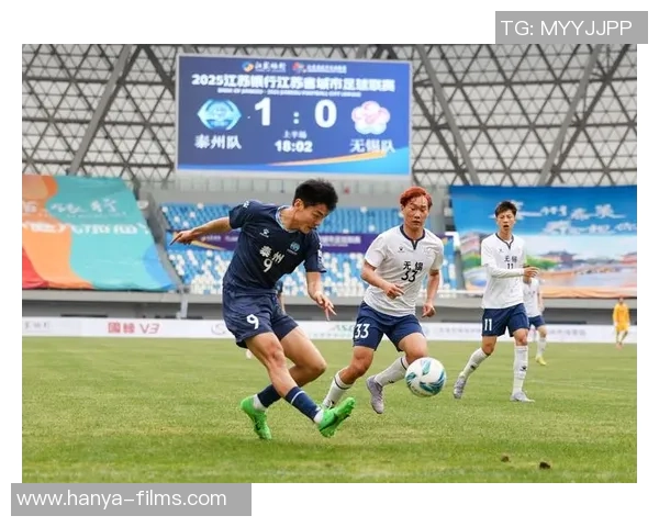 大连足球赛激情四溢球迷齐聚共庆足球盛宴展现城市风采